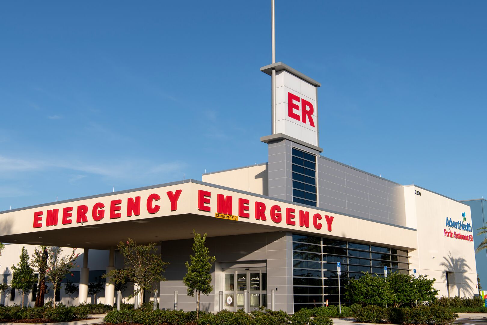 Exterior of AdventHealth Partin Settlement hospital building.